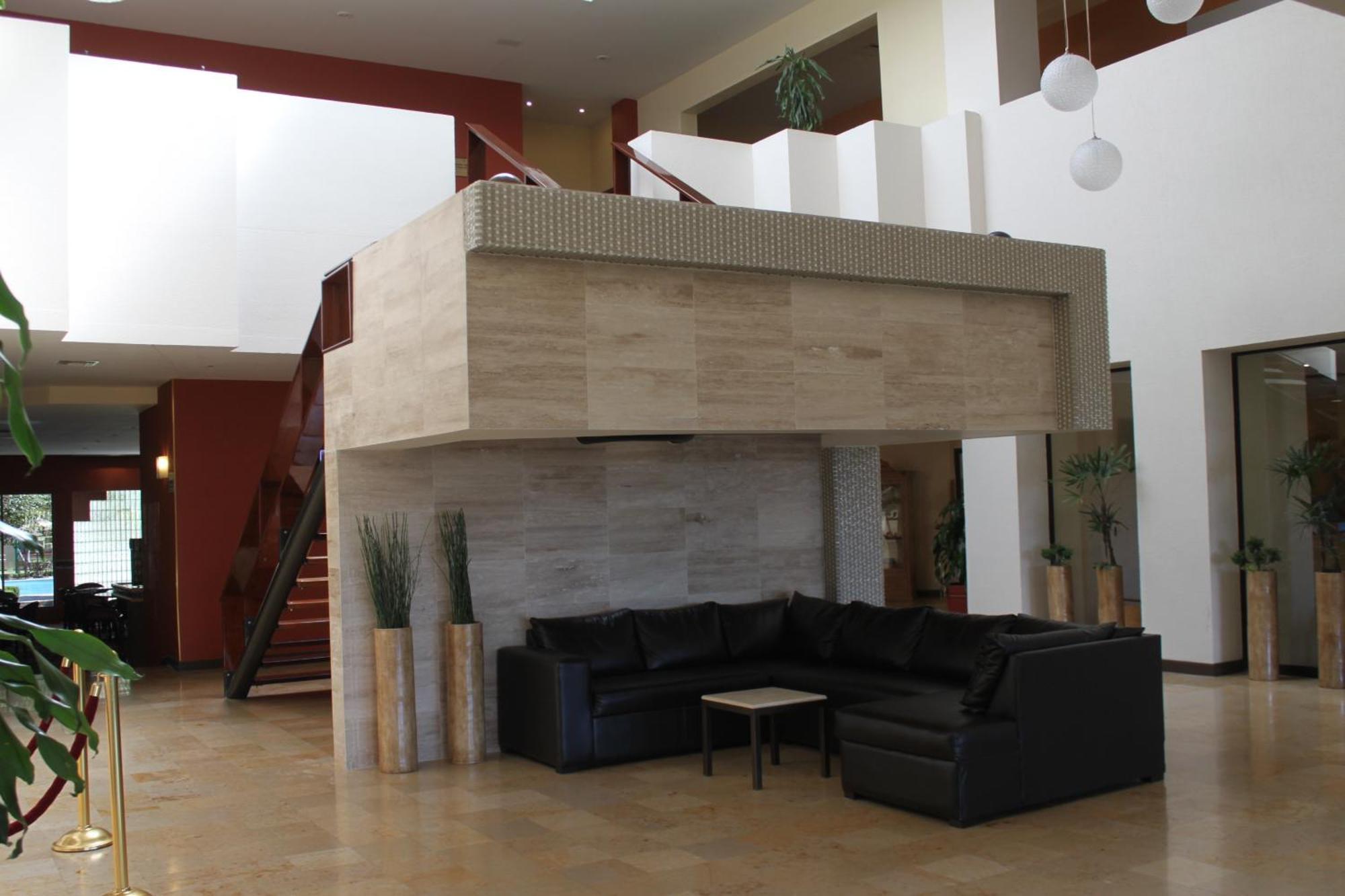Отель Casa Grande Чиуауа Экстерьер фото The lobby of the hotel